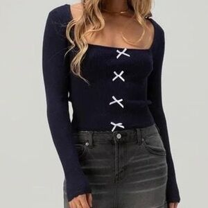 RSQ Women’s Long Sleeve Square Neck Rib Bow Top, Navy with White Bows, Sz: Small